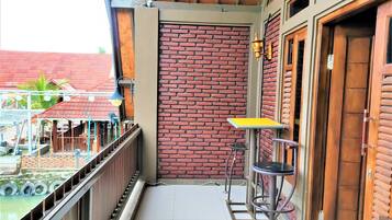 Bungalow, Pool View | Terrace/patio