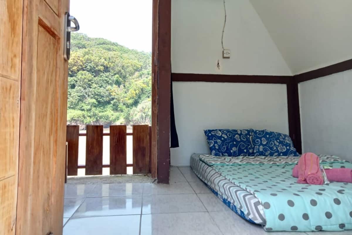 Standard Room | Free WiFi, bed sheets