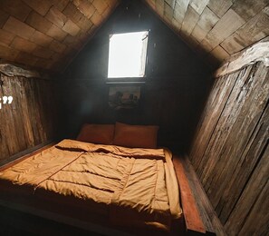 1 bedroom, desk, bed sheets