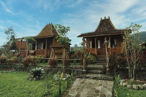 Superior B | 1 bedroom, desk, bed sheets