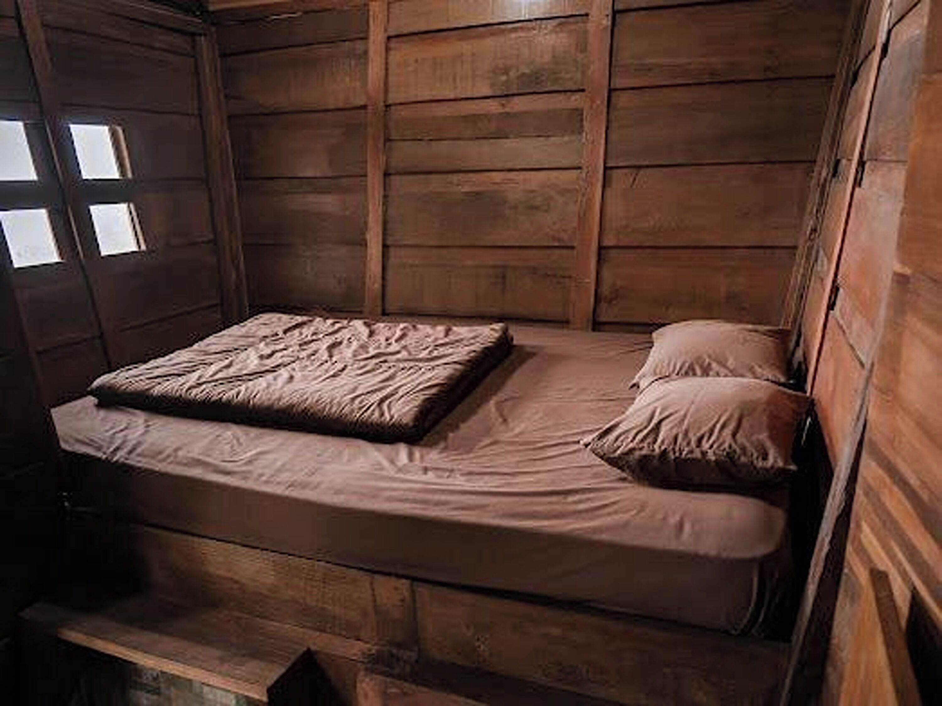 1 Schlafzimmer, Schreibtisch, Bettwäsche