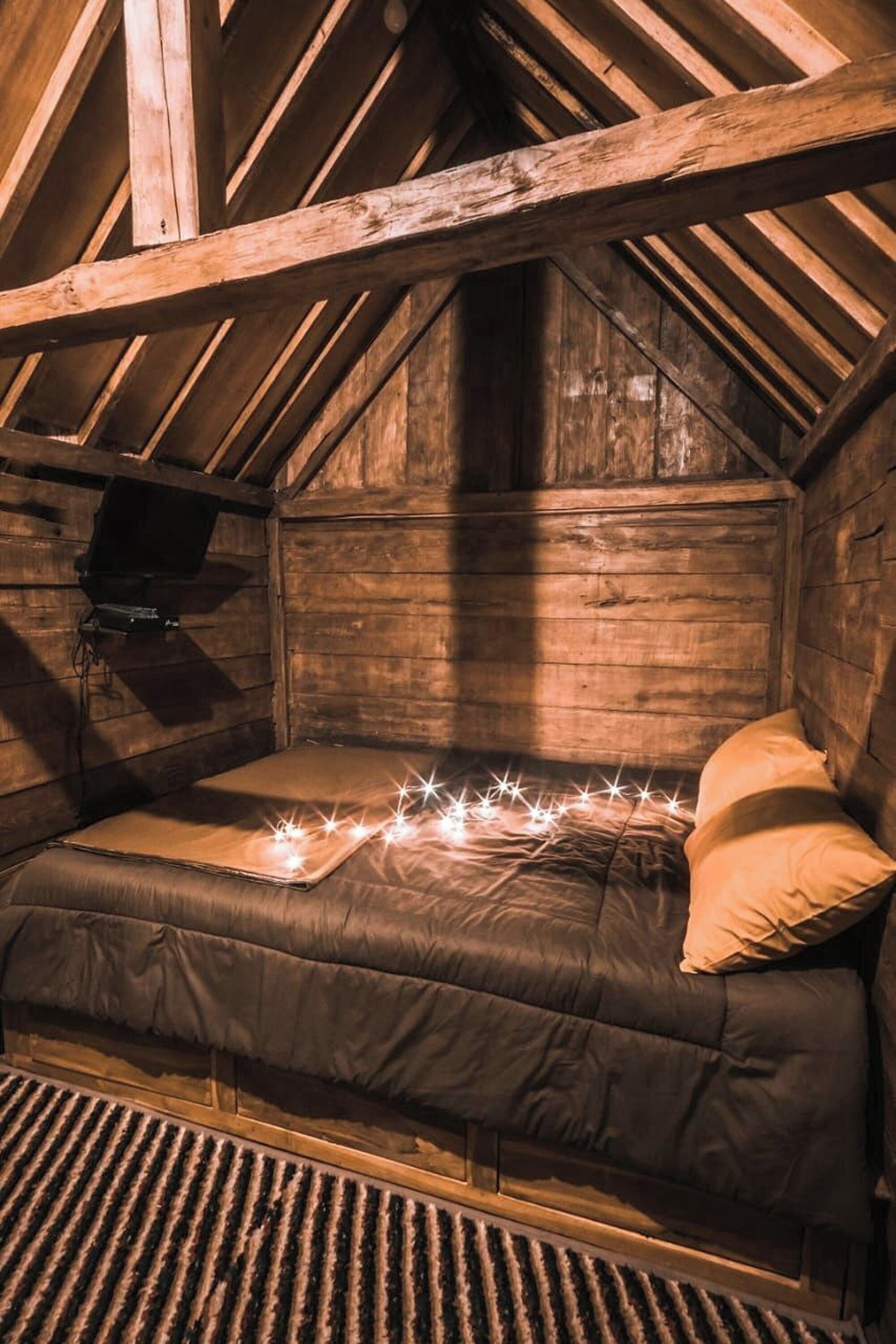 1 Schlafzimmer, Schreibtisch, Bettwäsche