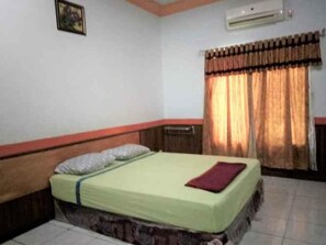 Deluxe AC | Free WiFi - Hotel Lizha (Tenggarong)