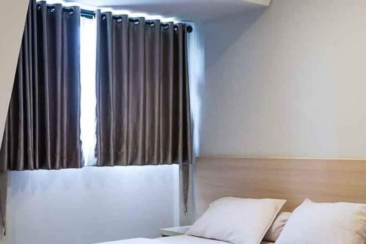 書桌、免費 Wi-Fi、床單