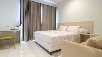 Bàn, truy cập Internet không dây miễn phí, bộ trải giường