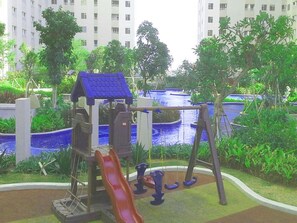 Kawasan main kanak-kanak – terbuka