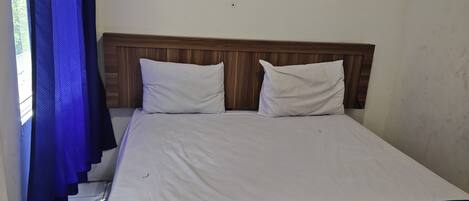 Chambre Supérieure | Bureau, draps fournis