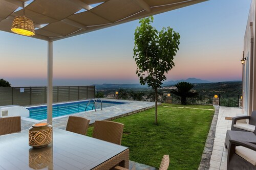 Captivating Villa w/ pool, Ping Pong Table, Childrens Play Area and Sea Views
