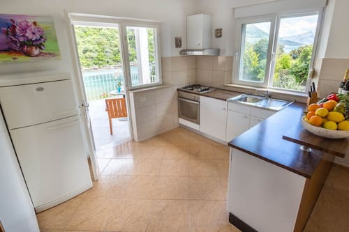 公寓 (Two-Bedroom Apartment with Sea View) | 私人厨房 | 冰箱