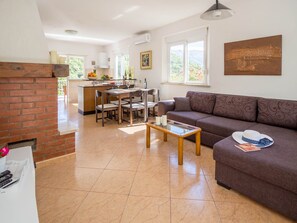 Apartment (Two-Bedroom Apartment with Sea View) | Living room | TV - Apartment Karla (Korcula)