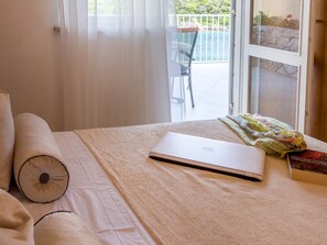 Apartment (Two-Bedroom Apartment with Sea View) | 2 bedrooms - Apartment Karla (Korcula)