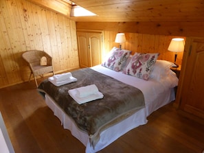 7 Schlafzimmer, Bügeleisen/Bügelbrett, WLAN, Bettwäsche