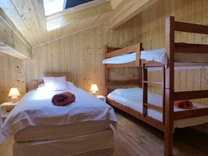 7 bedrooms, iron/ironing board, WiFi, bed sheets - Spacious chalet for 15 with sauna and parking in Les Contamines-Montjoie (Les Contamines-Montjoie)