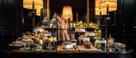 Daily buffet breakfast (EUR 28 per person)