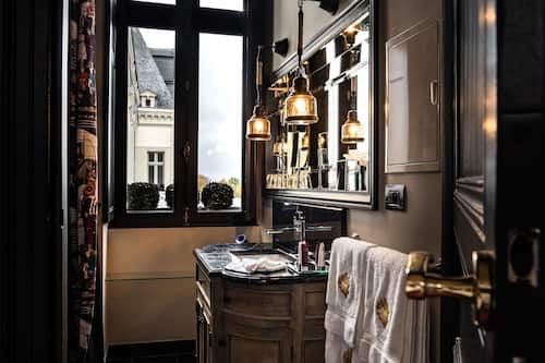 Double Room | Bathroom | Free toiletries, hair dryer, bathrobes, slippers