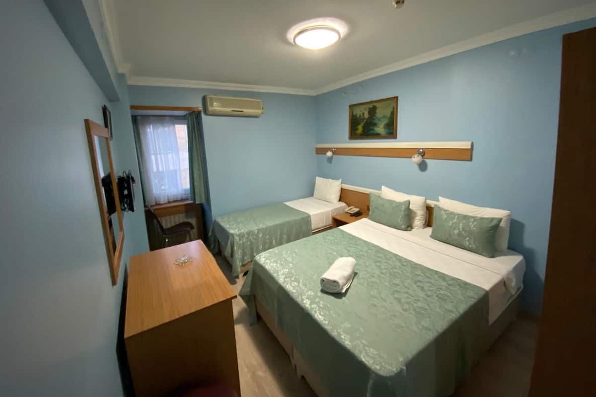 Minibar, kedap suara, Wi-Fi gratis, dan seprai linen