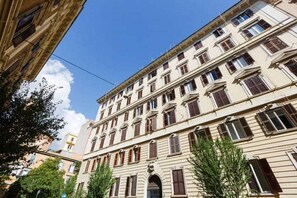 Exterior - Deluxe Rooms (Rome)