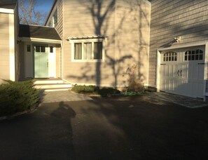 Exterior - Hamptons Paradise — Private Heated Pool 3BR Quogue Village Home 5 Min to Beach · (Quogue)