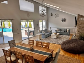 Smart TV, fireplace