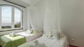 4 bedrooms, free WiFi, bed sheets