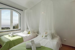 4 bedrooms, free WiFi, bed sheets