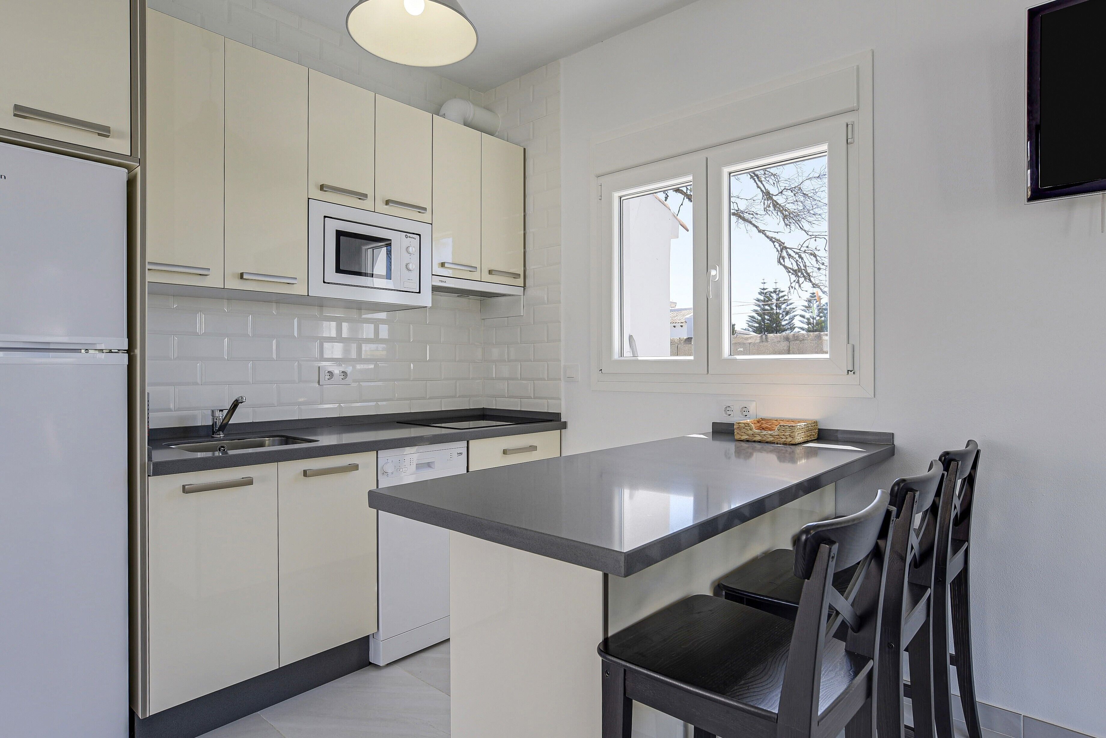 冰箱、微波炉、烤箱、炉灶