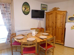 Dining - Studio cabin for 6 in Contamines-Montjoie with private parking (Les Contamines-Montjoie)