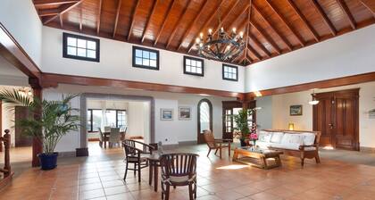 Holiday Home ‘Finca Bellavista’ with Sea View, Pool, Garden & Terraces