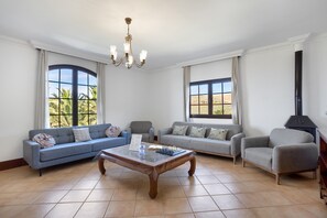 TV, table tennis, stereo