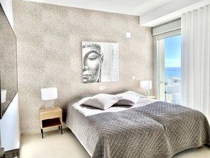 1 slaapkamer, een kluis op de kamer, een strijkplank/strijkijzer