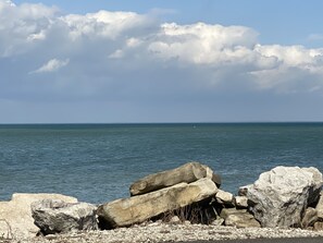 In Strandnähe, Liegestühle, Strandtücher