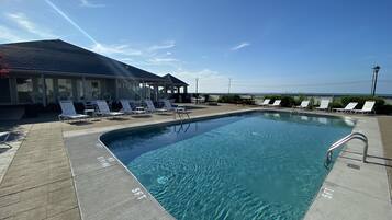 Piscina all'aperto, una piscina riscaldata