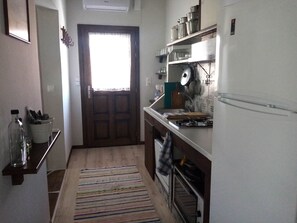 Apartamento | Cocina privada | Frigorífico, microondas, horno y lavavajillas