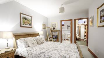 Family Cottage, Ensuite, City View | 3 bedrooms