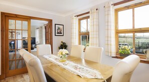 Familie cottage, en-suite badkamer, uitzicht op de stad | Restaurant