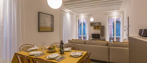 Apartment, 2 Schlafzimmer, 2 Bäder | Wohnbereich