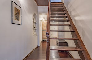 Apartment, 4 Schlafzimmer, Terrasse, Meerblick | 4 Schlafzimmer, Bügeleisen/Bügelbrett, Bettwäsche