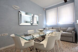 Apartment, 2 Schlafzimmer, Terrasse | Esszimmer