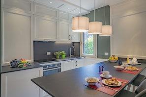 Dishwasher, coffee/tea maker, cookware/dishes/utensils