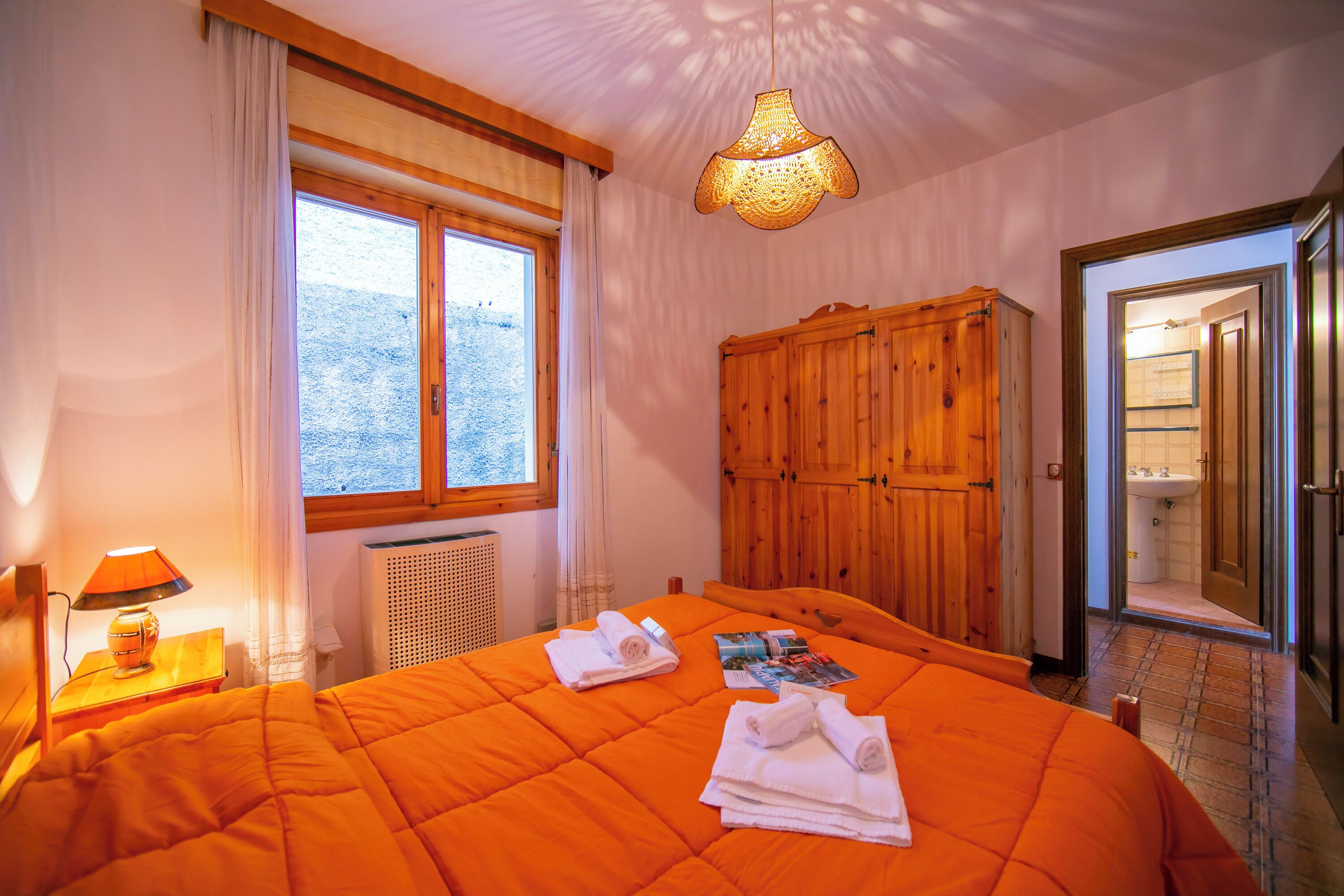 Familienapartment, Mehrere Schlafzimmer, Bergseite (Appartamento Secrel 10) | 1 Schlafzimmer, kostenloses WLAN, Bettwäsche