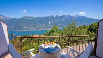 Family Apartment, Multiple Bedrooms, Mountainside (Appartamento Secrel 9) | Outdoor dining