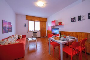 Family Apartment, 1 Bedroom, Mountainside (Appartamento Secrel 5) | Living area | Flat-screen TV - Appartamenti Secrel (Tremosine)
