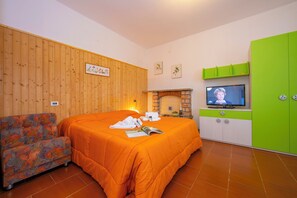 Family Studio, Mountain View, Mountainside (Appartamento Secrel 3) | 1 bedroom, free WiFi, bed sheets - Appartamenti Secrel (Tremosine)