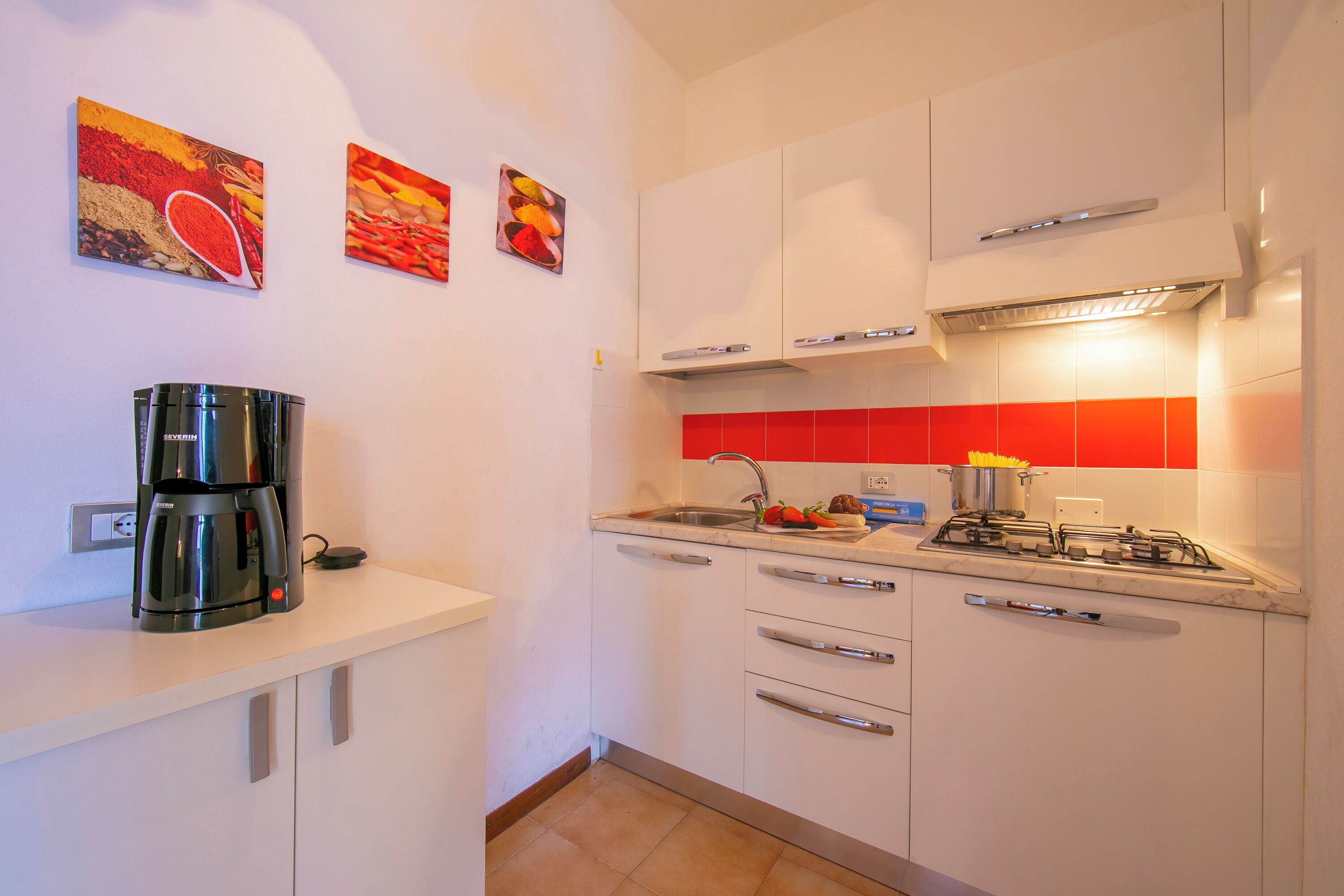 Departamento familiar, 1 habitación, junto a la montaña (Appartamento Secrel 1) | Cocina privada | Refrigerador, parrilla de estufa, cafetera y tetera y tetera eléctrica 