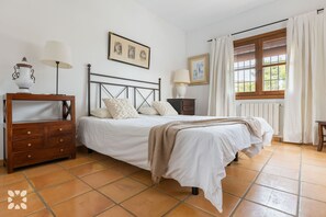5 chambres, fer et planche à repasser, Wi-Fi gratuit