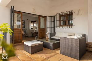 TV - Villa LAS SALINAS by Abahana Villas (Moraira)