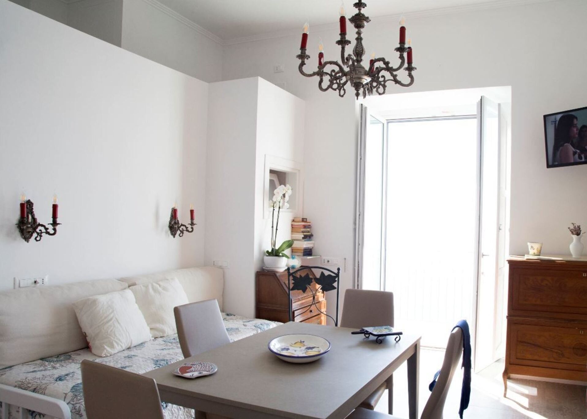 Appartement | Privékeuken | Een koelkast, een magnetron, een oven, een kookplaat