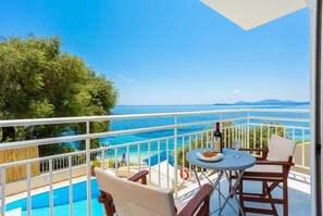 Outdoor dining - Villa Thalassa - Three Bedroom Villa, Sleeps 7 (Katavolos)