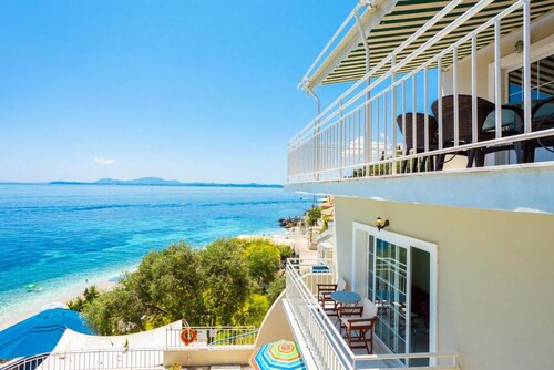 Villa Thalassa - Three Bedroom Villa, Sleeps 6