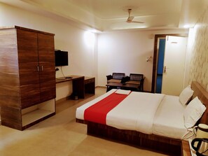 Free WiFi, bed sheets - Hotel Abhinav Royal (Bhopal)